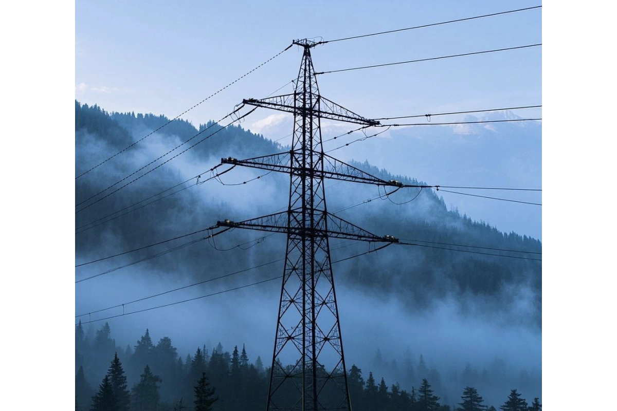 Hvad er egenskaberne ved Metal Electric Power Tower?
