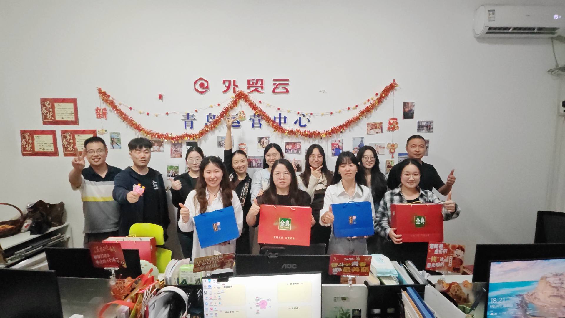 Maotong fejrer nationaldagen og mid-efterårsfestivalen